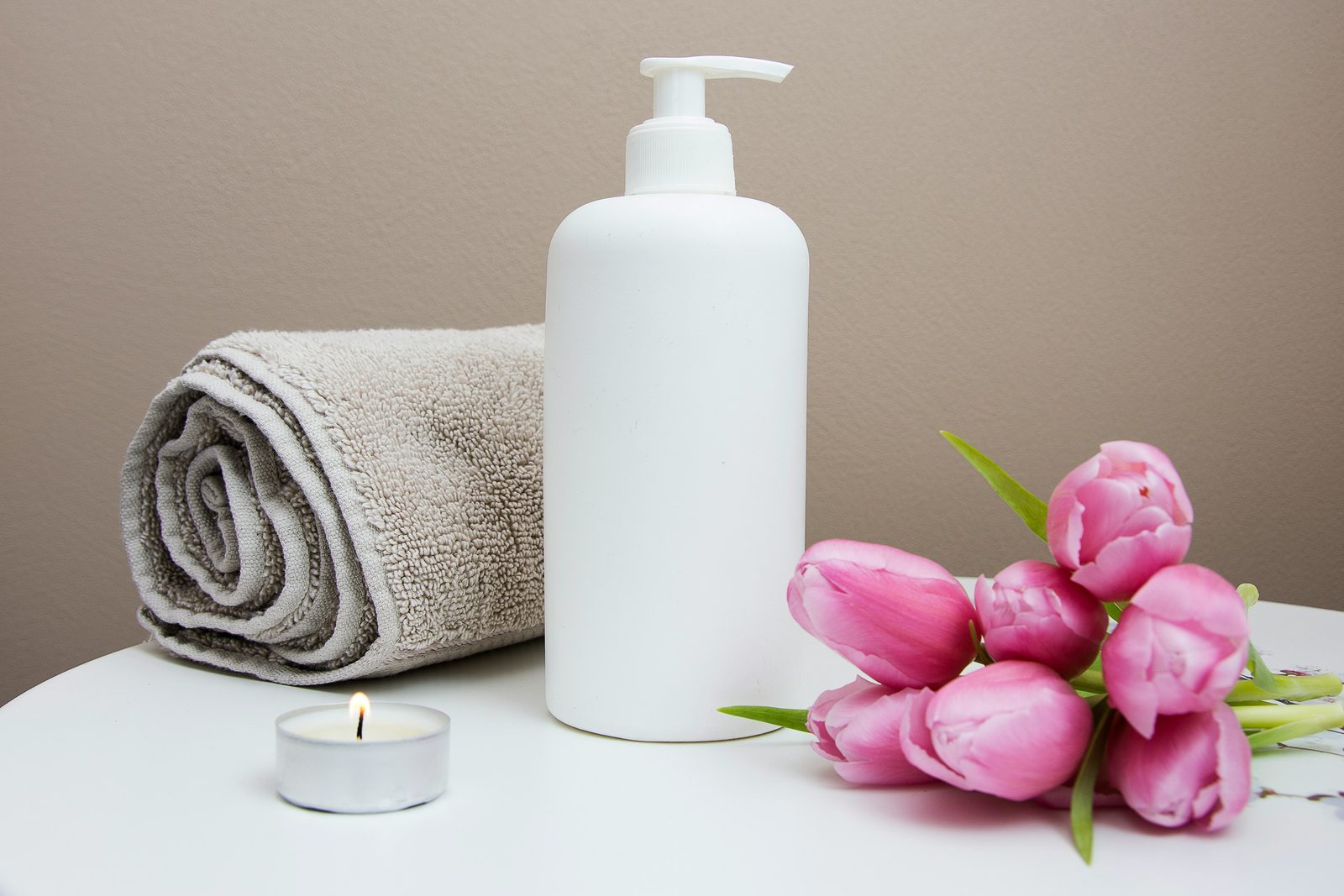 Varm olie og lavendel til aromaterapi massage